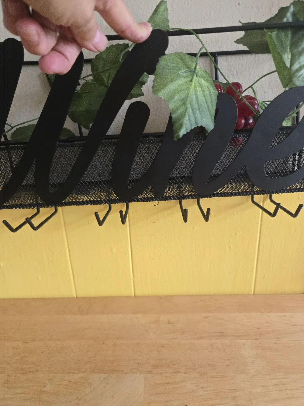 Black Metal Wall Wine Glass Holder